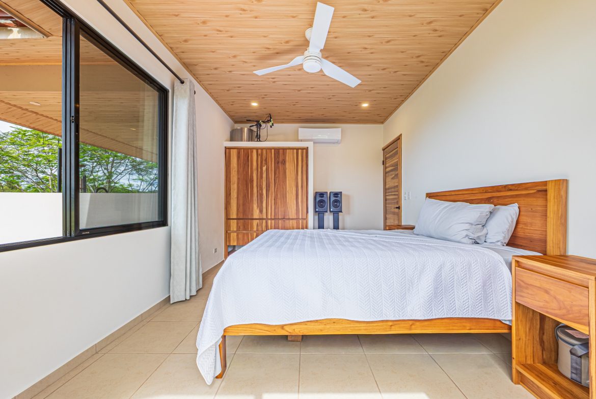 TWO FLOOR PROPERTY WITH TWO BEDROOM AND OCEAN VIEWS, IN SAN JOSECITO – 2.2 ACRES