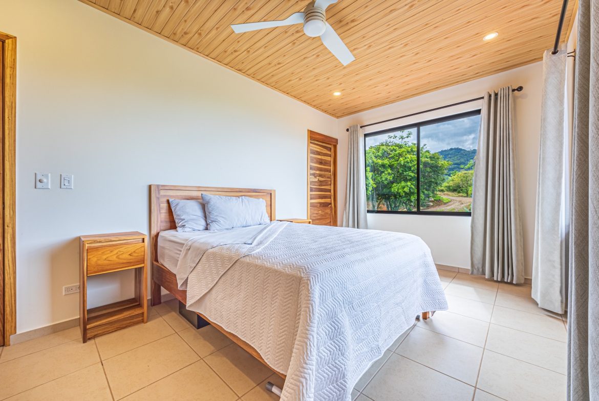 TWO FLOOR PROPERTY WITH TWO BEDROOM AND OCEAN VIEWS, IN SAN JOSECITO – 2.2 ACRES