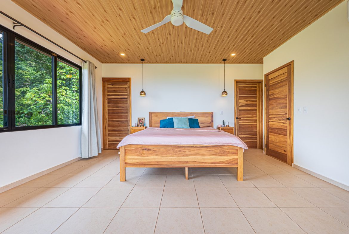 TWO FLOOR PROPERTY WITH TWO BEDROOM AND OCEAN VIEWS, IN SAN JOSECITO – 2.2 ACRES