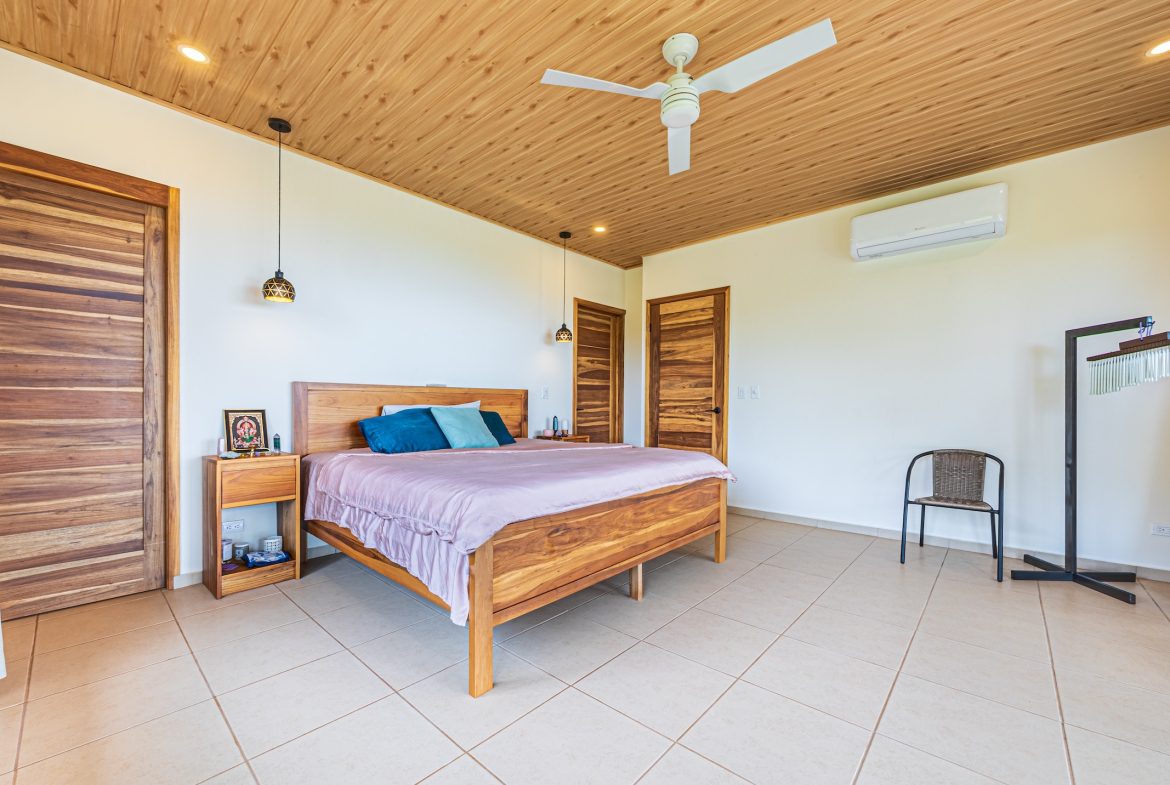 TWO FLOOR PROPERTY WITH TWO BEDROOM AND OCEAN VIEWS, IN SAN JOSECITO – 2.2 ACRES