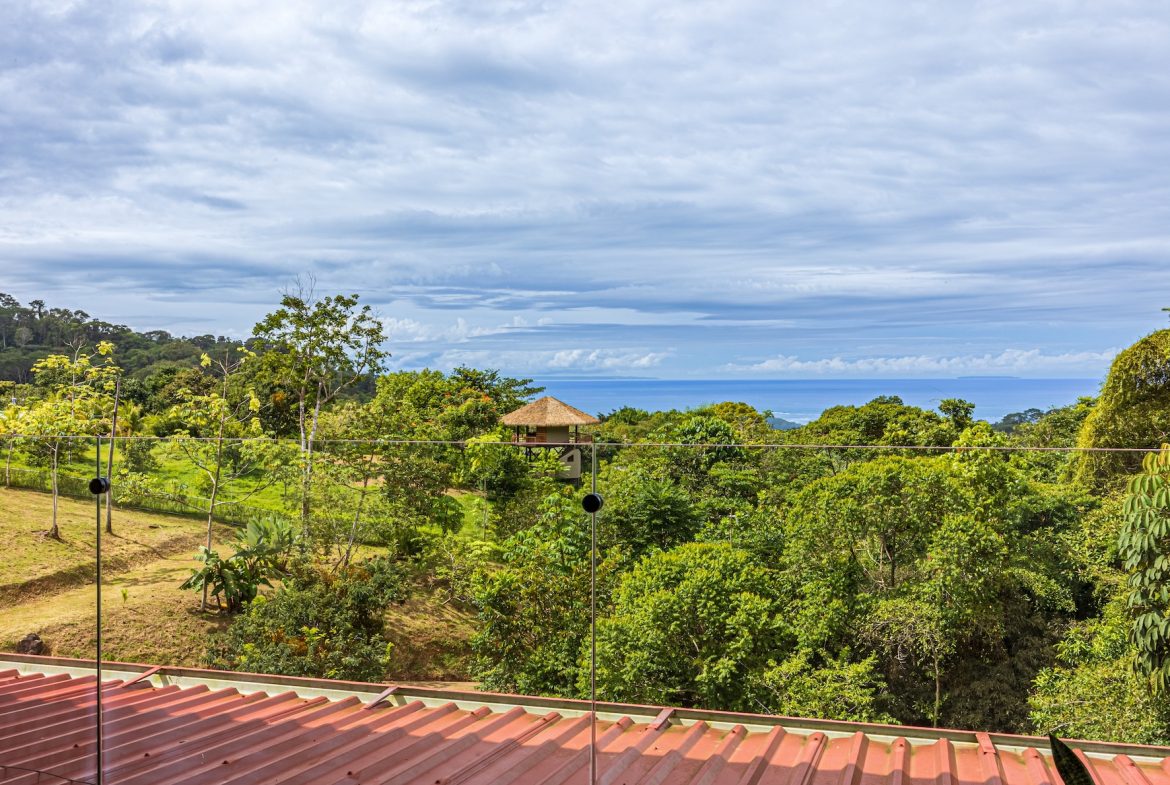 TWO FLOOR PROPERTY WITH TWO BEDROOM AND OCEAN VIEWS, IN SAN JOSECITO – 2.2 ACRES