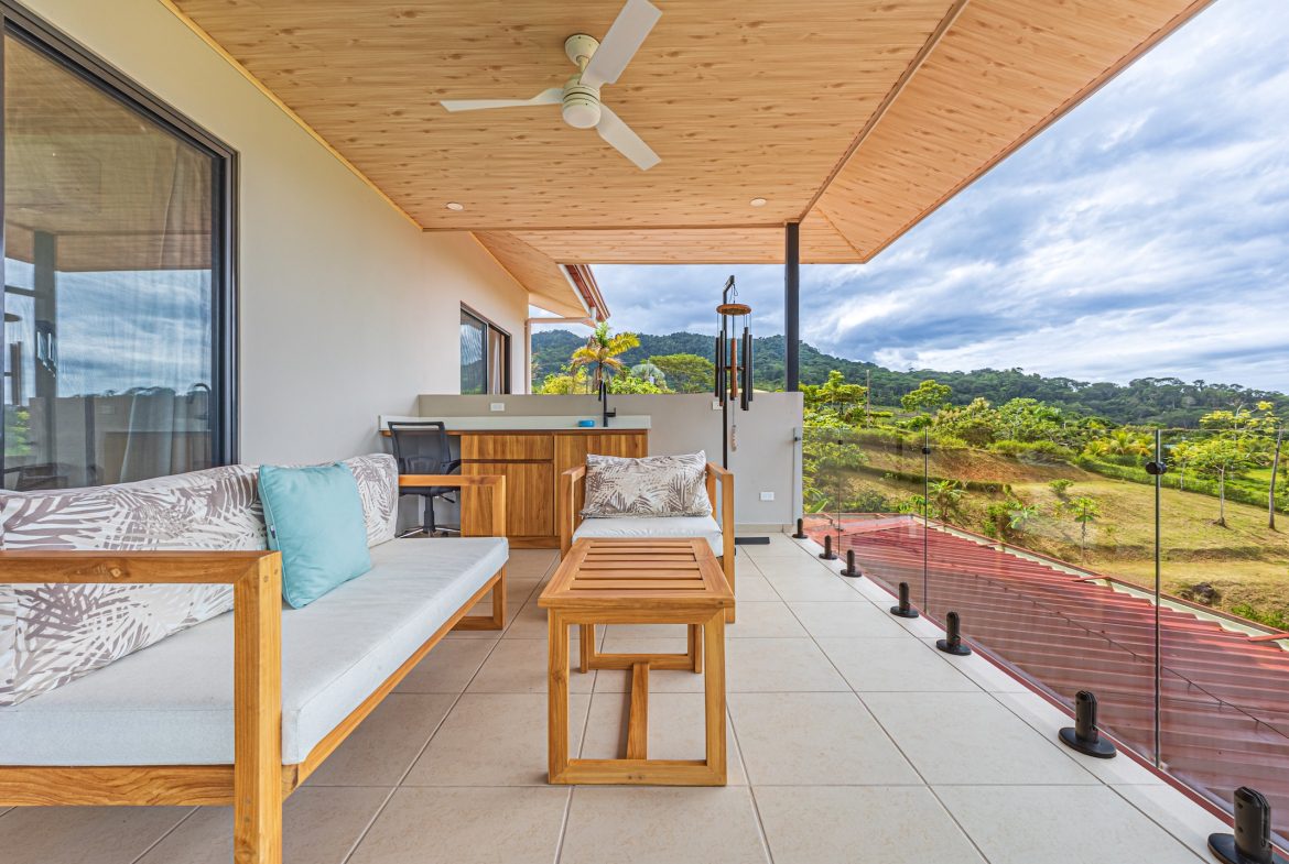 TWO FLOOR PROPERTY WITH TWO BEDROOM AND OCEAN VIEWS, IN SAN JOSECITO – 2.2 ACRES