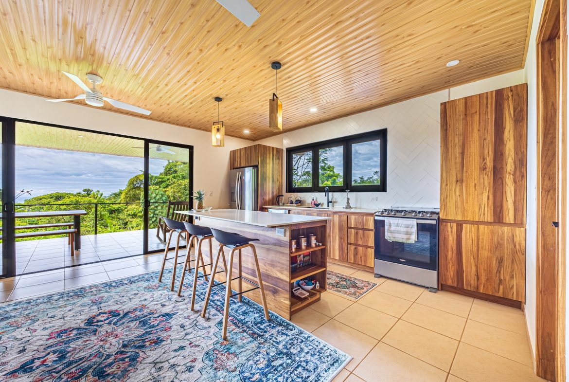 TWO FLOOR PROPERTY WITH TWO BEDROOM AND OCEAN VIEWS, IN SAN JOSECITO – 2.2 ACRES