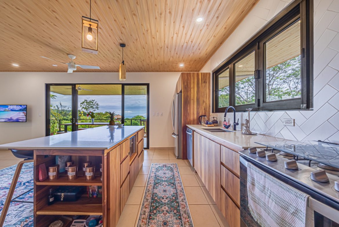 TWO FLOOR PROPERTY WITH TWO BEDROOM AND OCEAN VIEWS, IN SAN JOSECITO – 2.2 ACRES