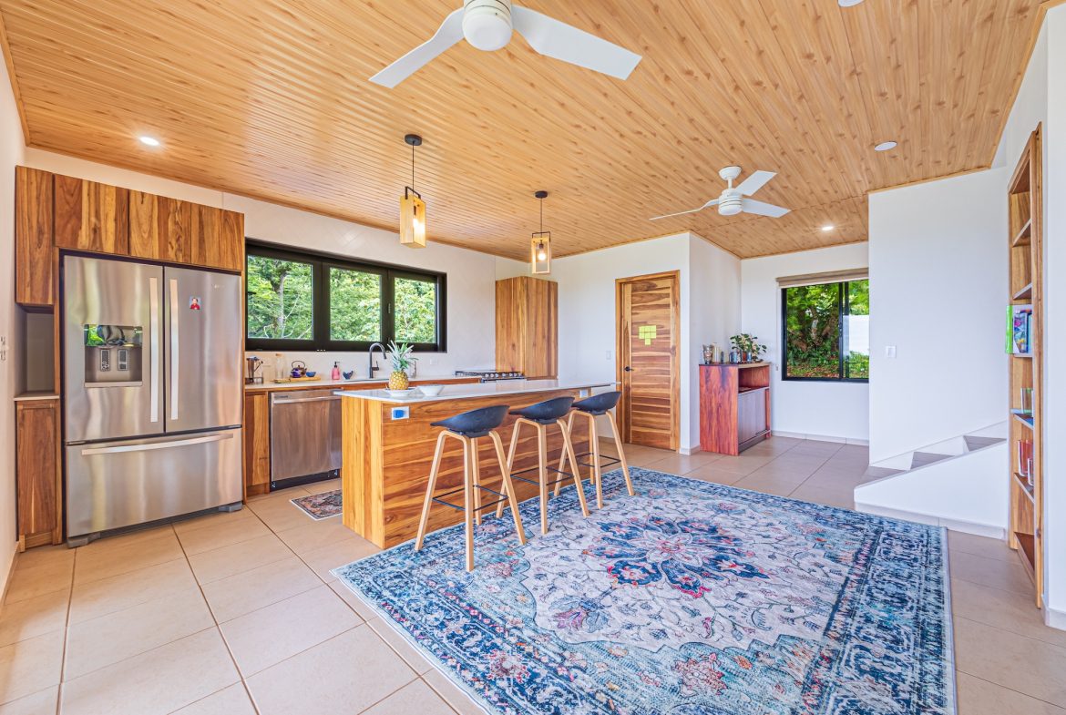 TWO FLOOR PROPERTY WITH TWO BEDROOM AND OCEAN VIEWS, IN SAN JOSECITO – 2.2 ACRES
