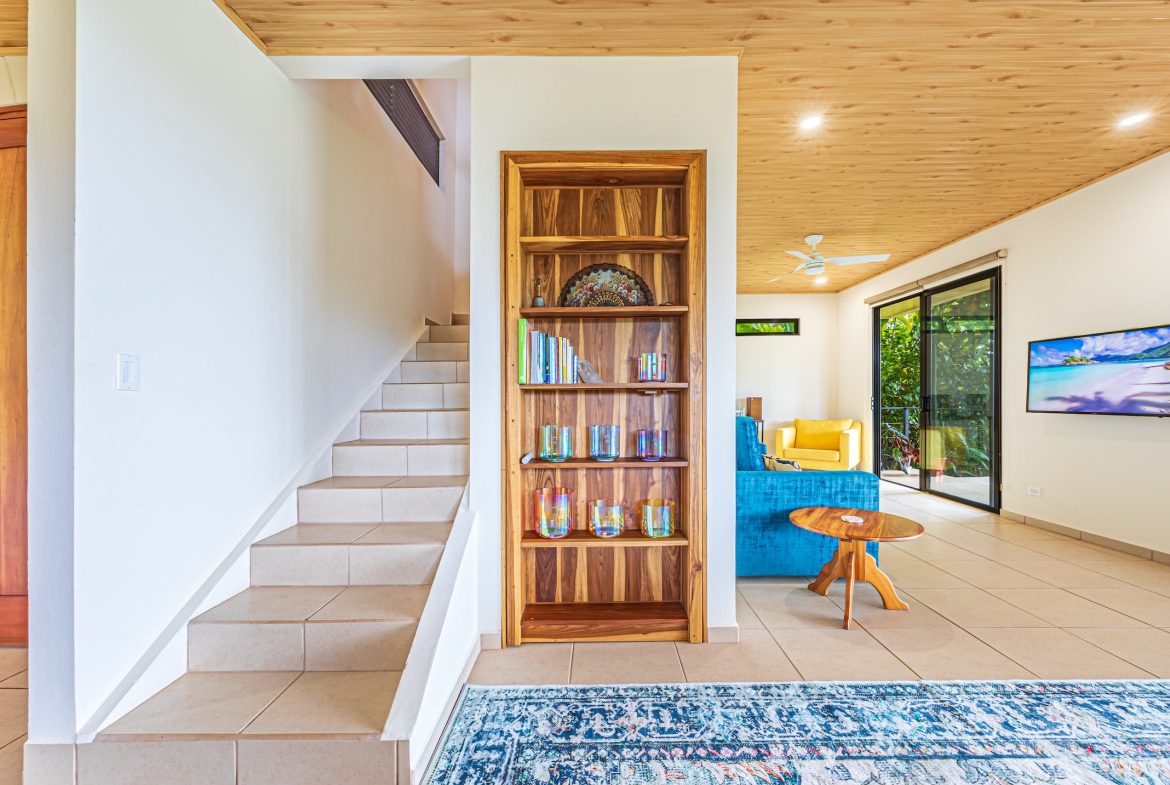 TWO FLOOR PROPERTY WITH TWO BEDROOM AND OCEAN VIEWS, IN SAN JOSECITO – 2.2 ACRES