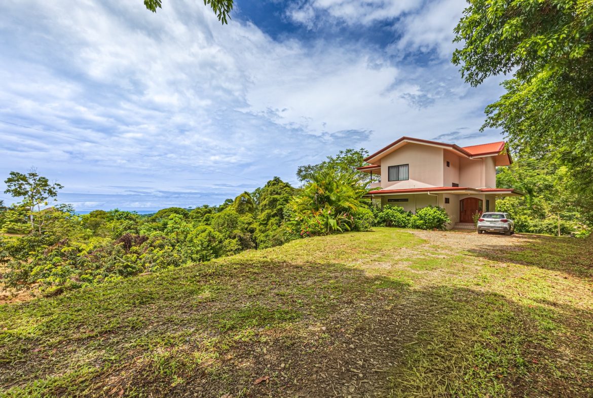 TWO FLOOR PROPERTY WITH TWO BEDROOM AND OCEAN VIEWS, IN SAN JOSECITO – 2.2 ACRES