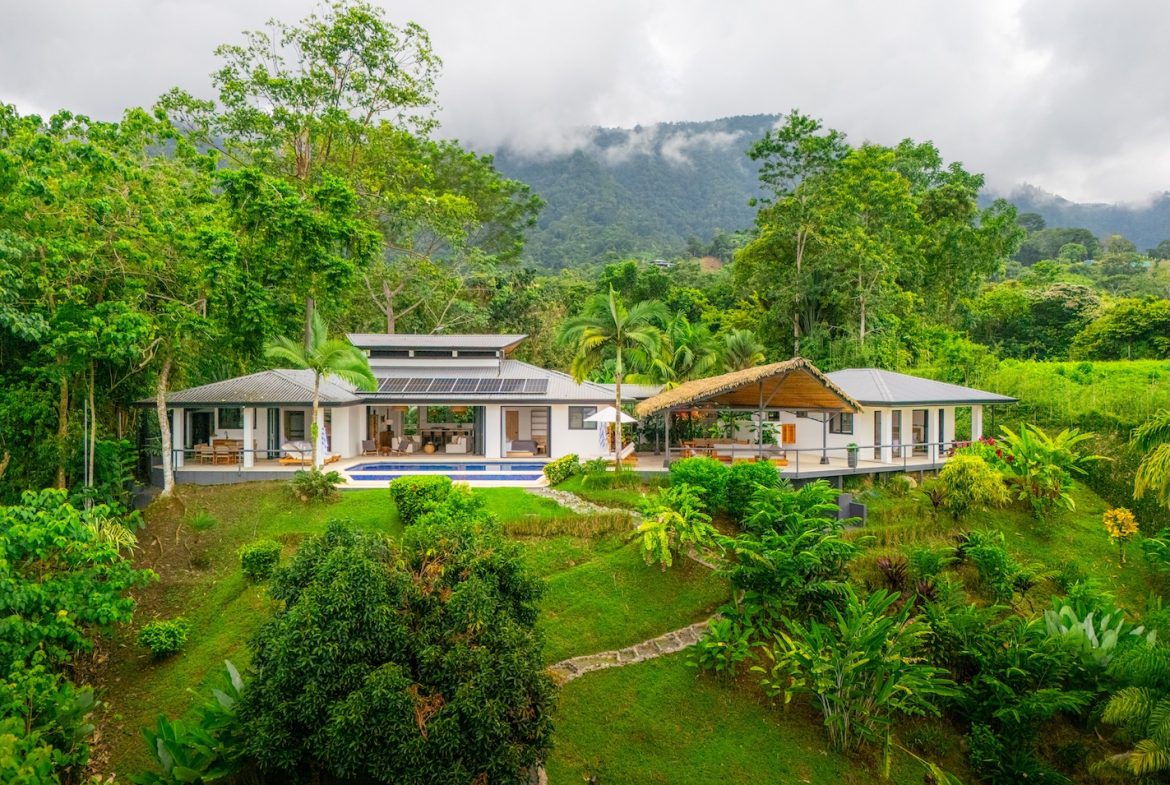 PROPERTY FIVE BEDROOM HOME WITH OCEAN AND MOUNTAINS PANORAMIC VIEWS, IN TRES RIOS – 4.08 ACRES, Uvita, Costa Rica — photo 3