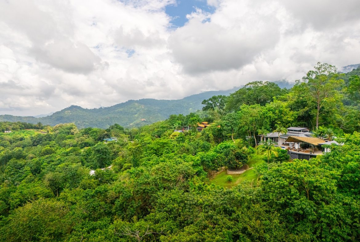 PROPERTY FIVE BEDROOM HOME WITH OCEAN AND MOUNTAINS PANORAMIC VIEWS, IN TRES RIOS – 4.08 ACRES, Uvita, Costa Rica — photo 2
