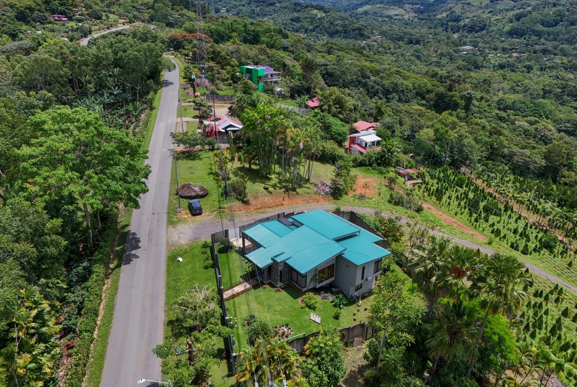 5-BEDROOM CHIRRIPO MOUNTAIN VIEW HOME WITH EASY ACCESS, PREMIUM FINISHES, FRUIT TREES AND LANSCAPED – 0.22 ACRES