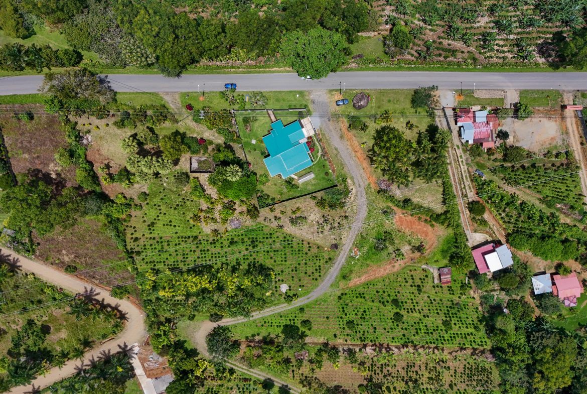 5-BEDROOM CHIRRIPO MOUNTAIN VIEW HOME WITH EASY ACCESS, PREMIUM FINISHES, FRUIT TREES AND LANSCAPED – 0.22 ACRES