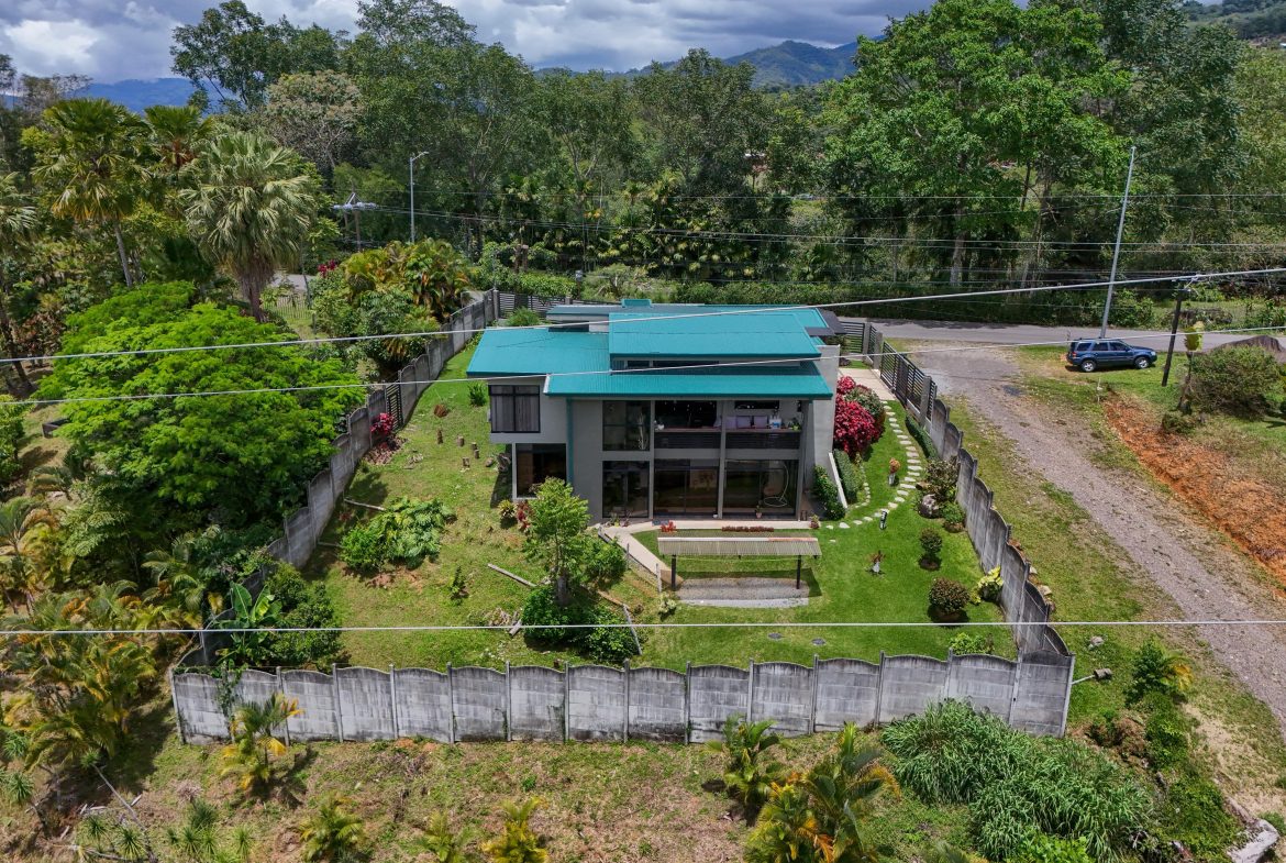 5-BEDROOM CHIRRIPO MOUNTAIN VIEW HOME WITH EASY ACCESS, PREMIUM FINISHES, FRUIT TREES AND LANSCAPED – 0.22 ACRES
