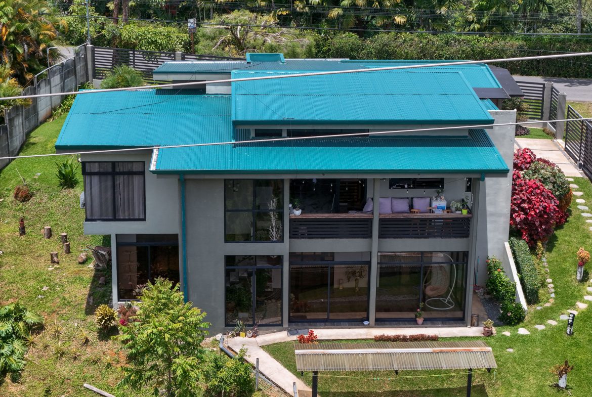 5-BEDROOM CHIRRIPO MOUNTAIN VIEW HOME WITH EASY ACCESS, PREMIUM FINISHES, FRUIT TREES AND LANSCAPED – 0.22 ACRES