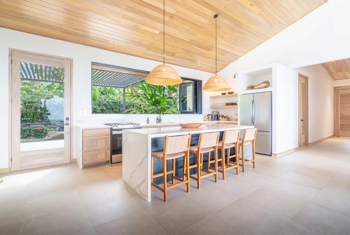 PROPERTY FIVE BEDROOM HOME WITH OCEAN AND MOUNTAINS PANORAMIC VIEWS, IN TRES RIOS – 4.08 ACRES, Uvita, Costa Rica — photo 8