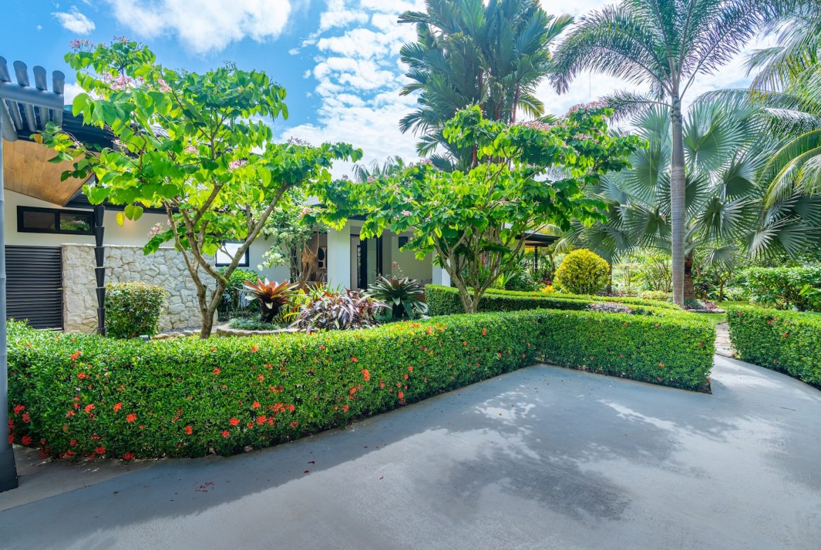 JUNGLE PROPERTY WITH FOUR BEDROOM HOME AND MOUNTAINS PANORAMIC VIEWS, IN TRES RIOS – 4.94 ACRES, Uvita, Costa Rica — photo 7