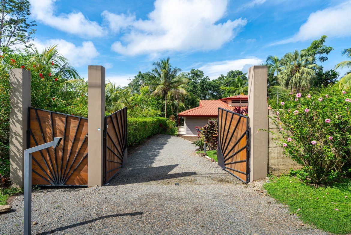 PROPERTY WITH THREE BEDROOM HOME NEAR TO THE OJOCHAL CENTER – 0.37 ACRES, Uvita, Costa Rica — photo 7