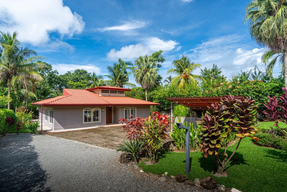 PROPERTY WITH THREE BEDROOM HOME NEAR TO THE OJOCHAL CENTER – 0.37 ACRES, Uvita, Costa Rica — photo 8