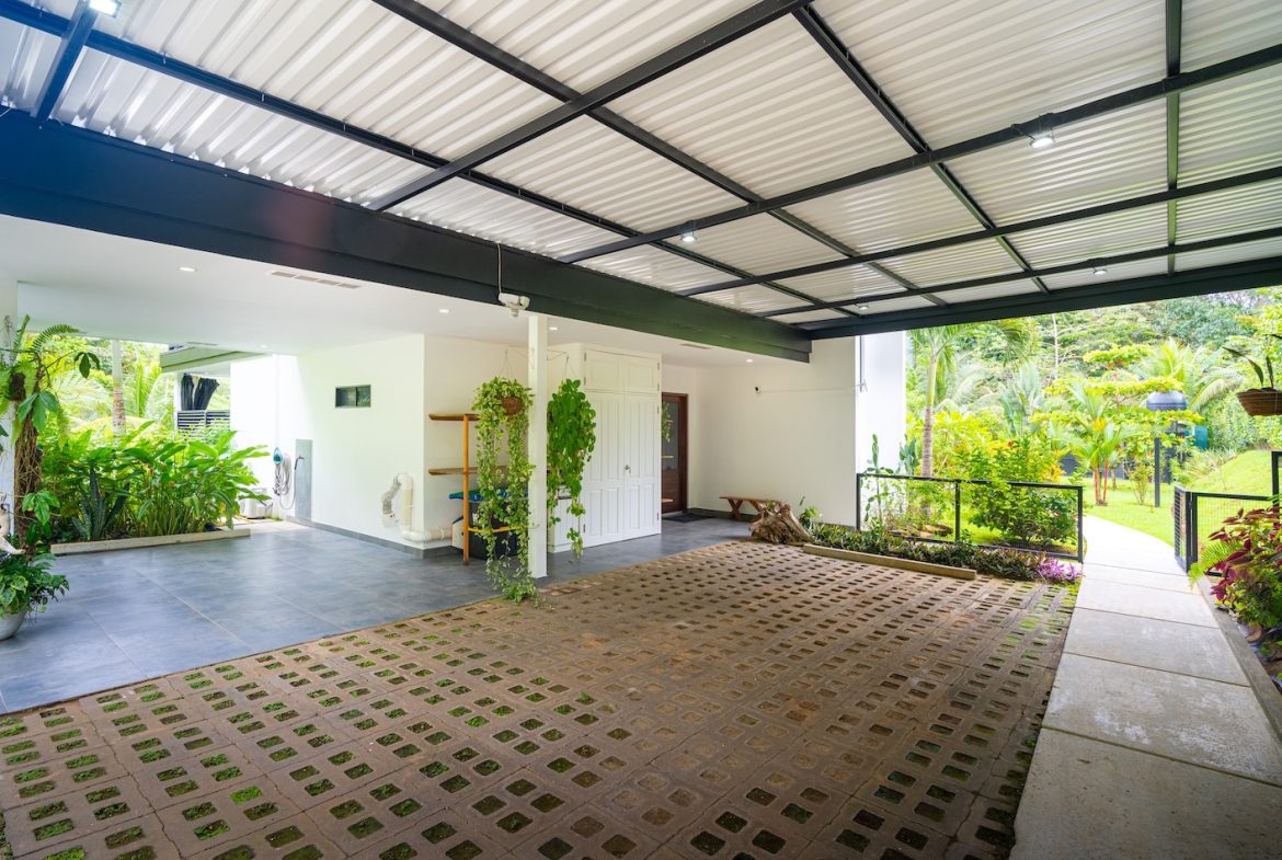 TWO FLOOR PROPERTY WITH FOUR BEDROOM AND FRUIT TREES, IN OJOCHAL – 1.02 ACRES, Uvita, Costa Rica — photo 7
