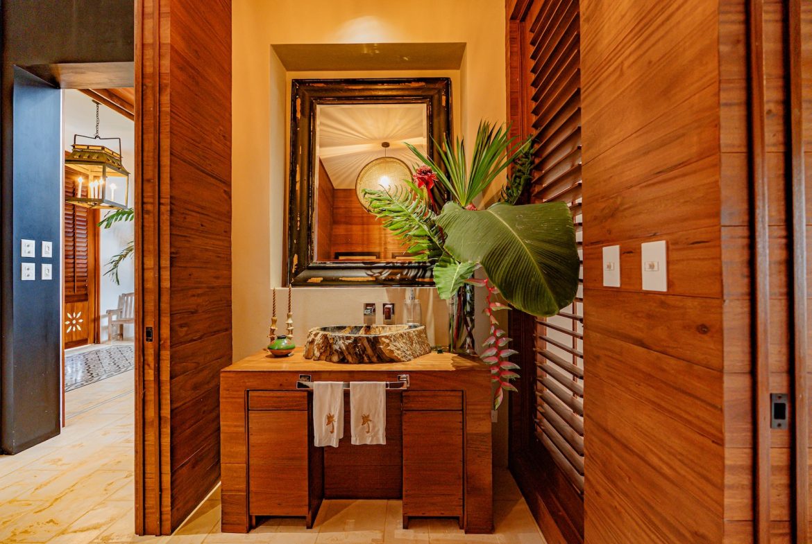 PROPERTY TWO FLOOR WITH TWO BEDROOM AND ADDITIONAL LOT SIZE NEXT TO PROPERTY, IN ESCALERAS – 3 ACRES