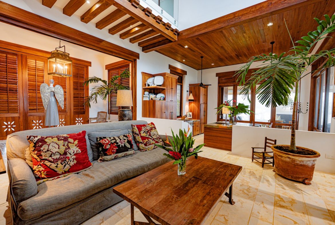 PROPERTY TWO FLOOR WITH TWO BEDROOM AND ADDITIONAL LOT SIZE NEXT TO PROPERTY, IN ESCALERAS – 3 ACRES