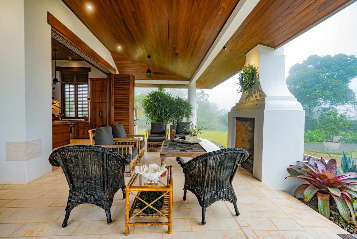 PROPERTY TWO FLOOR WITH TWO BEDROOM AND ADDITIONAL LOT SIZE NEXT TO PROPERTY, IN ESCALERAS – 3 ACRES