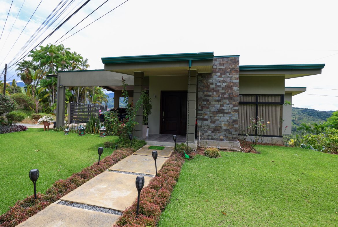 5-BEDROOM CHIRRIPO MOUNTAIN VIEW HOME WITH EASY ACCESS, PREMIUM FINISHES, FRUIT TREES AND LANSCAPED – 0.22 ACRES