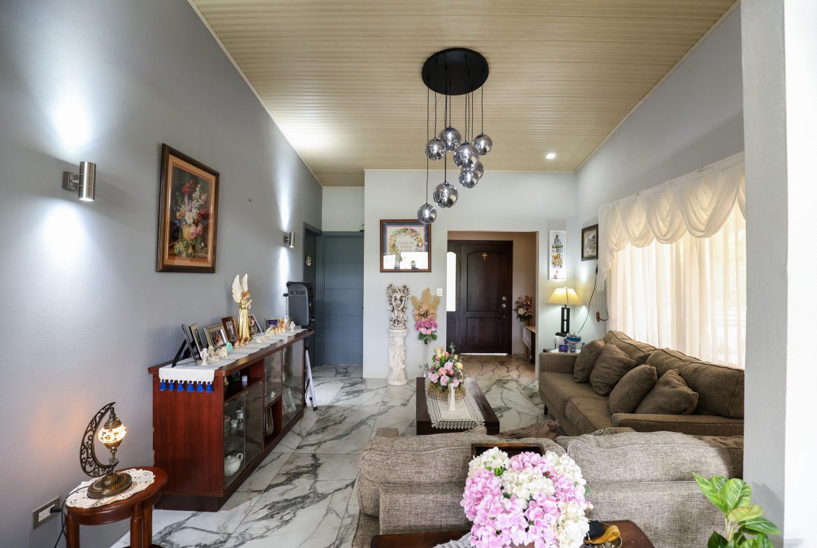 5-BEDROOM CHIRRIPO MOUNTAIN VIEW HOME WITH EASY ACCESS, PREMIUM FINISHES, FRUIT TREES AND LANSCAPED – 0.22 ACRES, Uvita, Costa Rica — photo 2