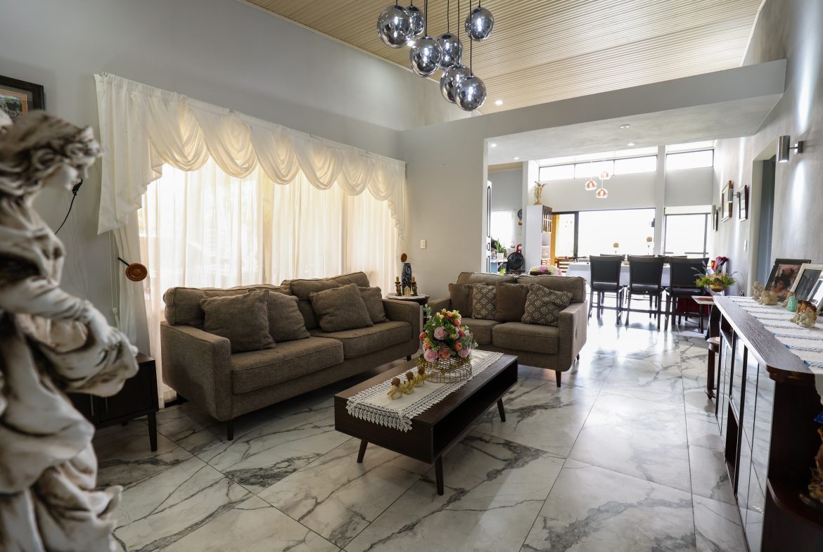 5-BEDROOM CHIRRIPO MOUNTAIN VIEW HOME WITH EASY ACCESS, PREMIUM FINISHES, FRUIT TREES AND LANSCAPED – 0.22 ACRES, Uvita, Costa Rica — photo 8