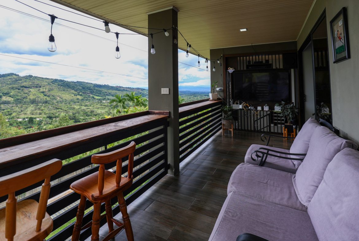 5-BEDROOM CHIRRIPO MOUNTAIN VIEW HOME WITH EASY ACCESS, PREMIUM FINISHES, FRUIT TREES AND LANSCAPED – 0.22 ACRES