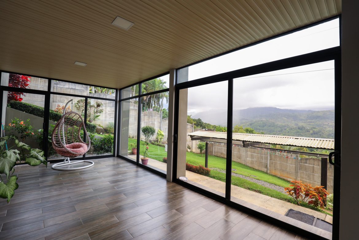 5-BEDROOM CHIRRIPO MOUNTAIN VIEW HOME WITH EASY ACCESS, PREMIUM FINISHES, FRUIT TREES AND LANSCAPED – 0.22 ACRES