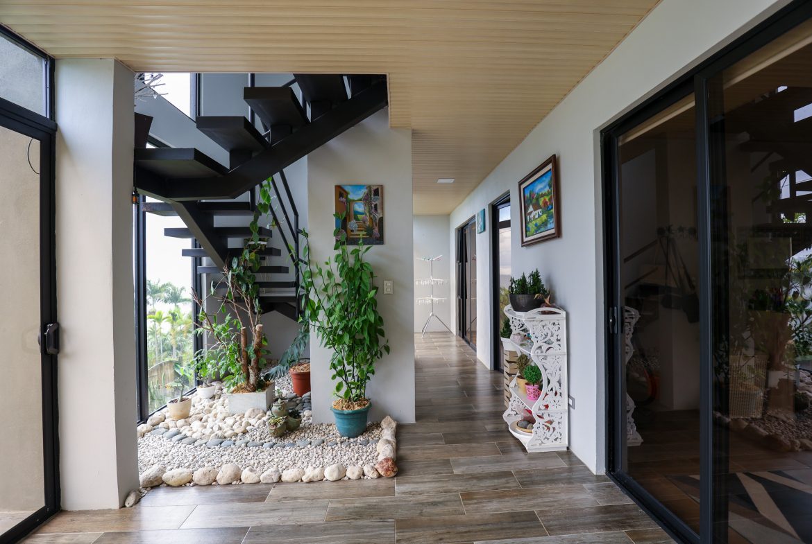 5-BEDROOM CHIRRIPO MOUNTAIN VIEW HOME WITH EASY ACCESS, PREMIUM FINISHES, FRUIT TREES AND LANSCAPED – 0.22 ACRES