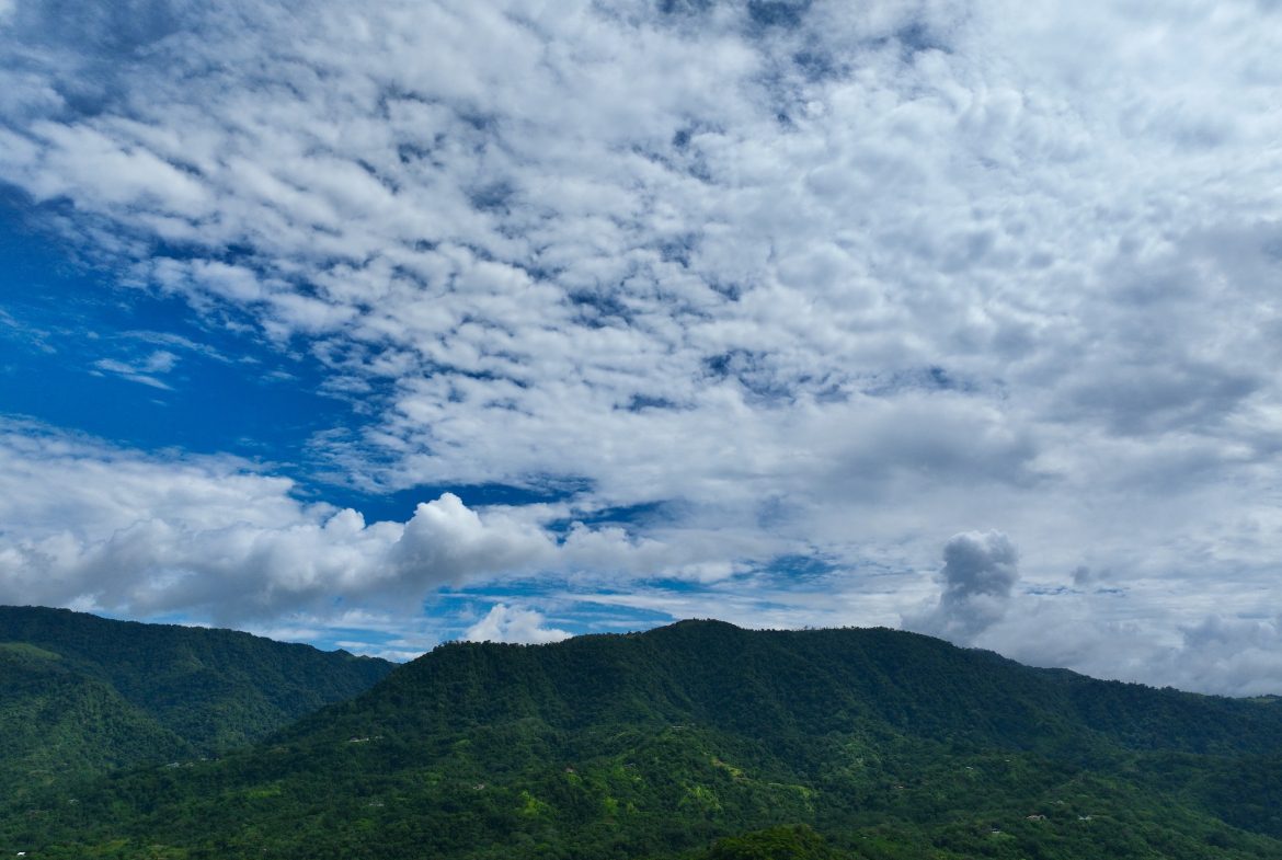 JUNGLE BUILDING PROPERTY WITH PANORAMIC VALLEY VIEW WITH CREEK IN TRES RIOS, – 61.7 ACRES