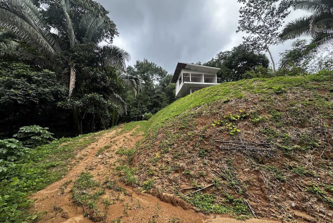 PROPERTY UNDER CONSTRUCTION WITH PROPERTY LAND VIEWS, IN PLAYA HERMOSA – 0.24 ACRES, Uvita, Costa Rica — photo 2