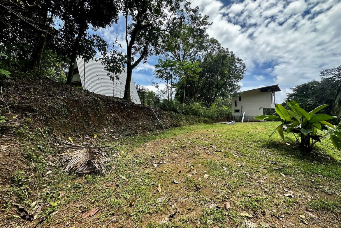 PROPERTY UNDER CONSTRUCTION WITH PROPERTY LAND VIEWS, IN PLAYA HERMOSA – 0.24 ACRES