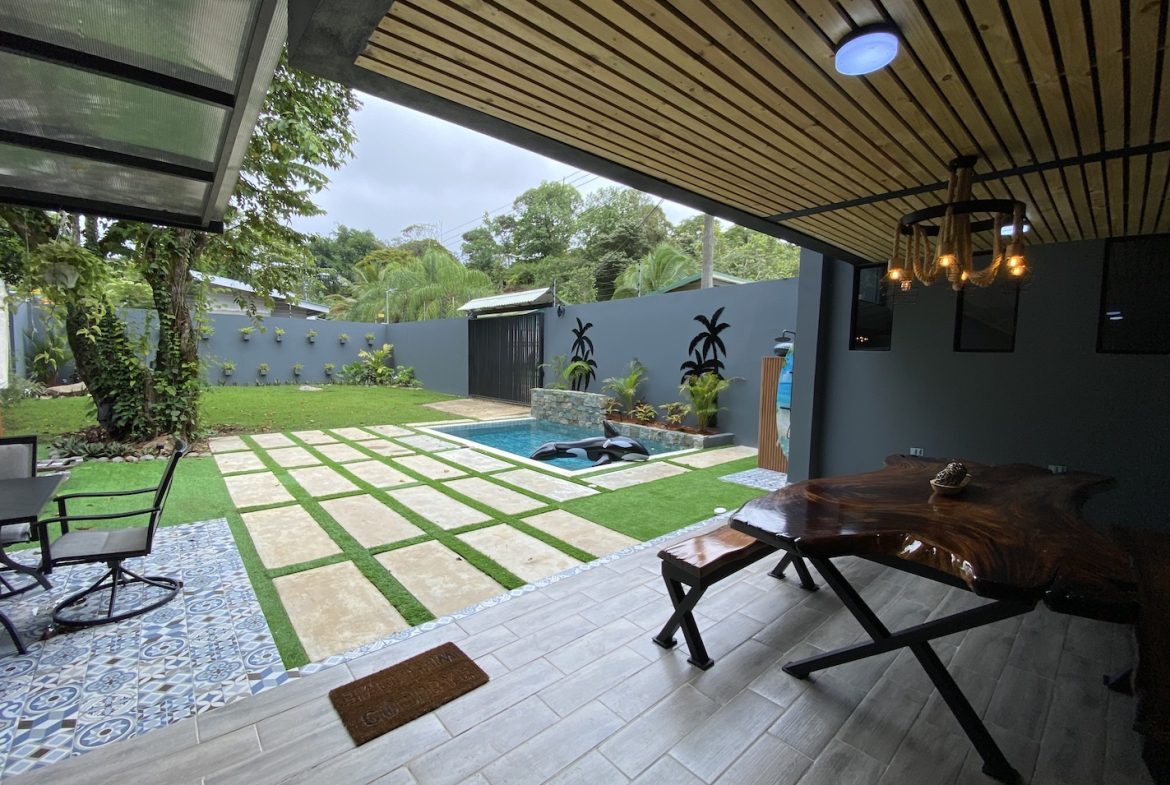TWO FLOOR PROPERTY WITH THREE BEDROOM AND POOL, IN OJOCHAL CENTER – 0.10 ACRES, Uvita, Costa Rica — photo 3