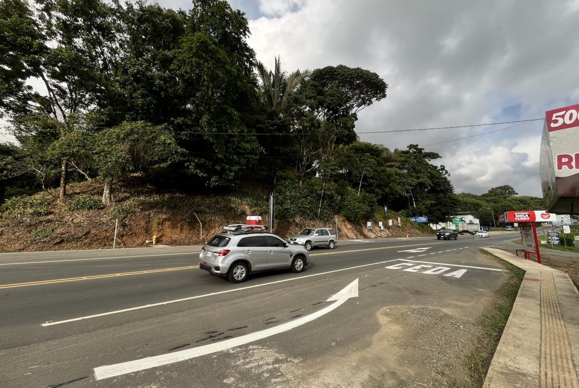 BUILDING PROPERTY WITH PUBLIC ROAD IN ROAD VIEWS, IN LA COLONIA – 14.2 ACRES