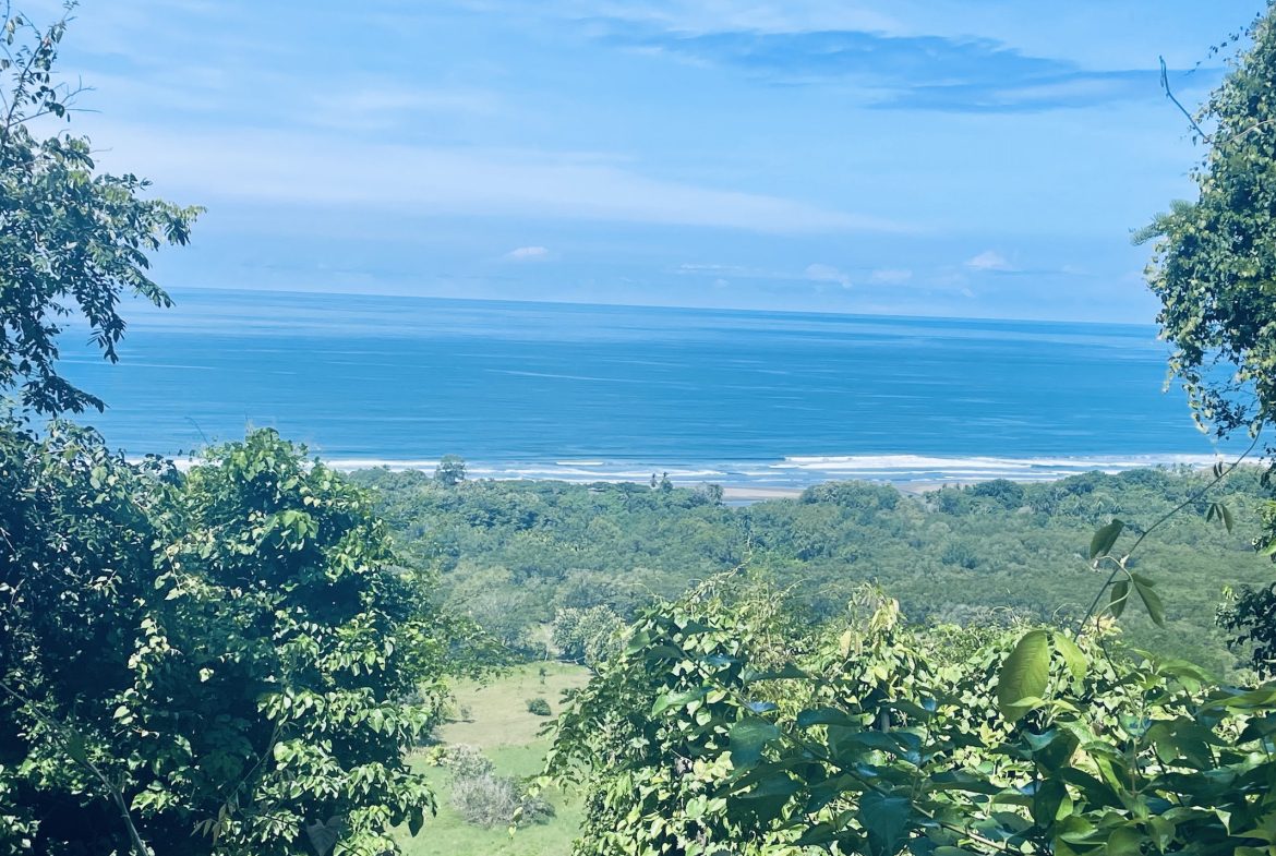 BUILDING PROPERTY WITH OCEAN VIEW AND PUBLIC ROAD IN FRONT, NEAR TO THE LINDA BEACH – 3.35 ACRES