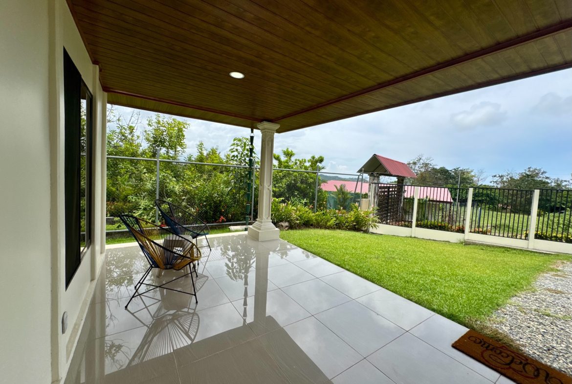 PROPERTY TWO BEDROOM HOME WITH LANDSCAPING VIEWS AND POOL, IN OJOCHAL – 0.22 ACRES, Uvita, Costa Rica — photo 3