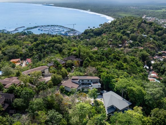 LUXURY THREE FLOOR PROPERTY WITH EIGHT BEDROOM WITH TREES VIEWS, IN QUEPOS – 0.22 ACRES, Quepos, Costa Rica — photo 2