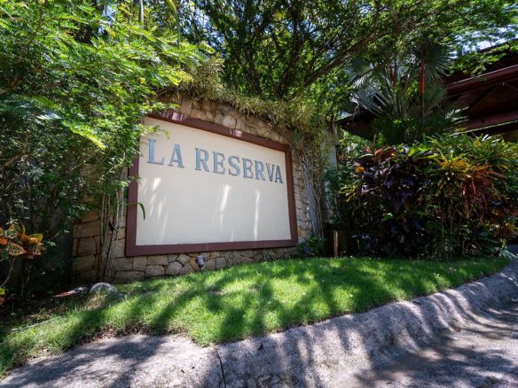 LUXURY THREE FLOOR PROPERTY WITH EIGHT BEDROOM WITH TREES VIEWS, IN QUEPOS – 0.22 ACRES, Quepos, Costa Rica — photo 4