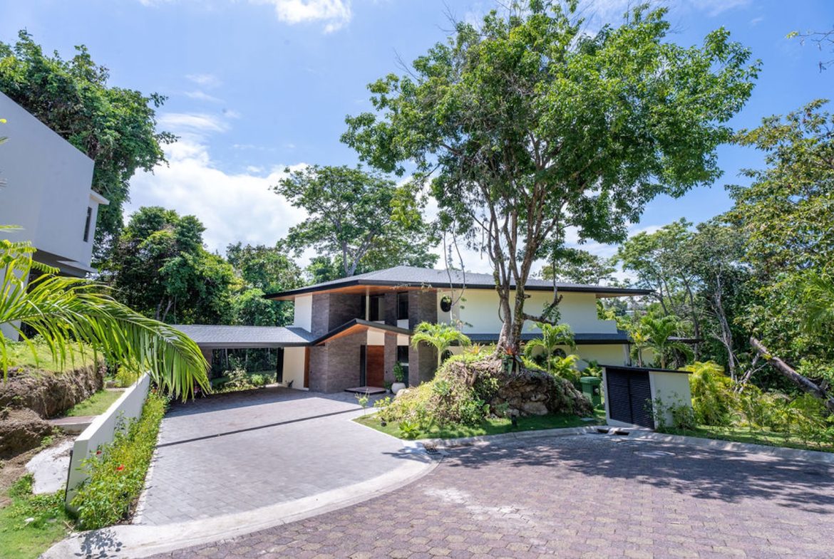 LUXURY THREE FLOOR PROPERTY WITH EIGHT BEDROOM WITH TREES VIEWS, IN QUEPOS – 0.22 ACRES, Uvita, Costa Rica — photo 5