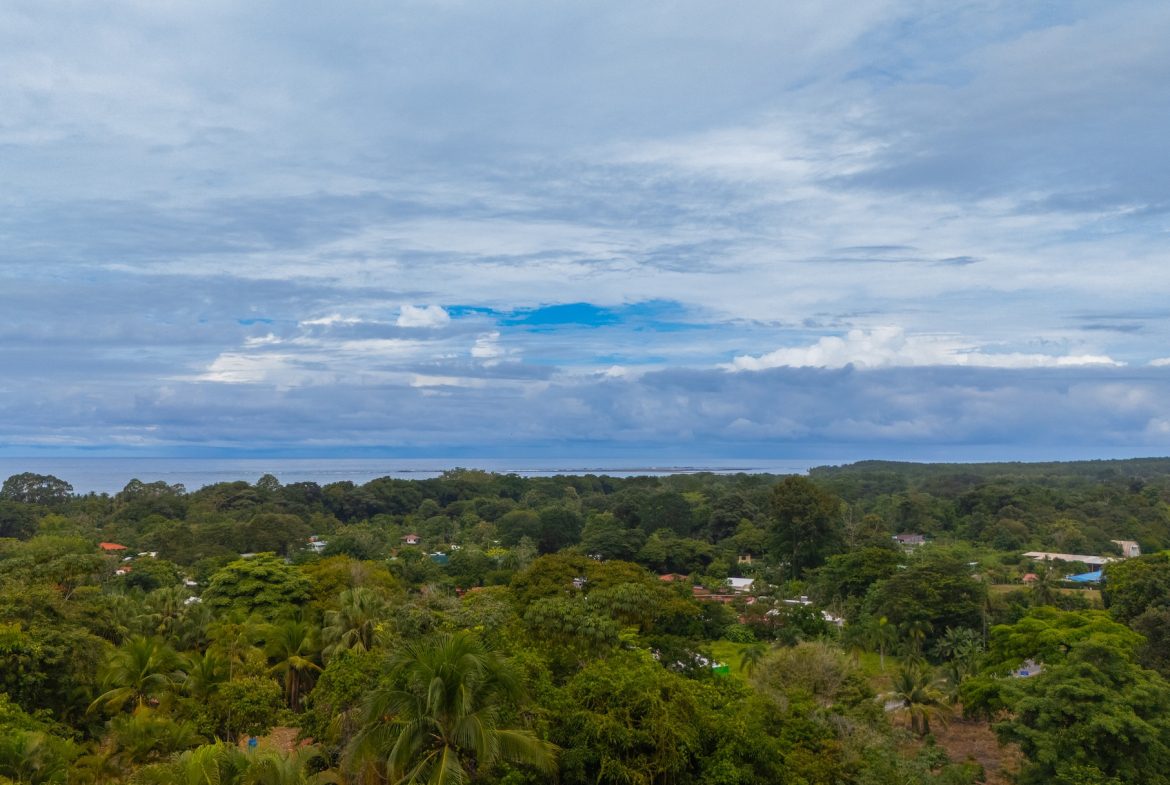 BUILDING PROPERTY WITH PUBLIC ROAD IN ROAD VIEWS, IN LA COLONIA – 14.2 ACRES