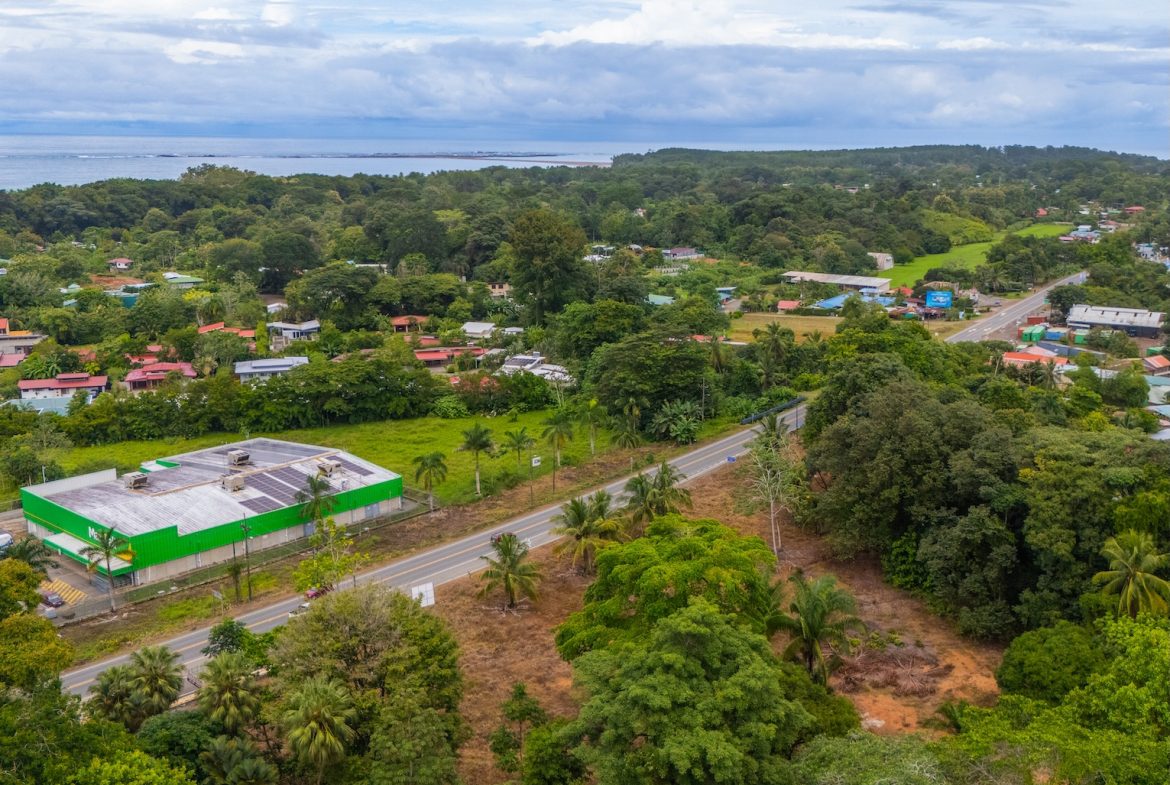 BUILDING PROPERTY WITH PUBLIC ROAD IN ROAD VIEWS, IN LA COLONIA – 14.2 ACRES