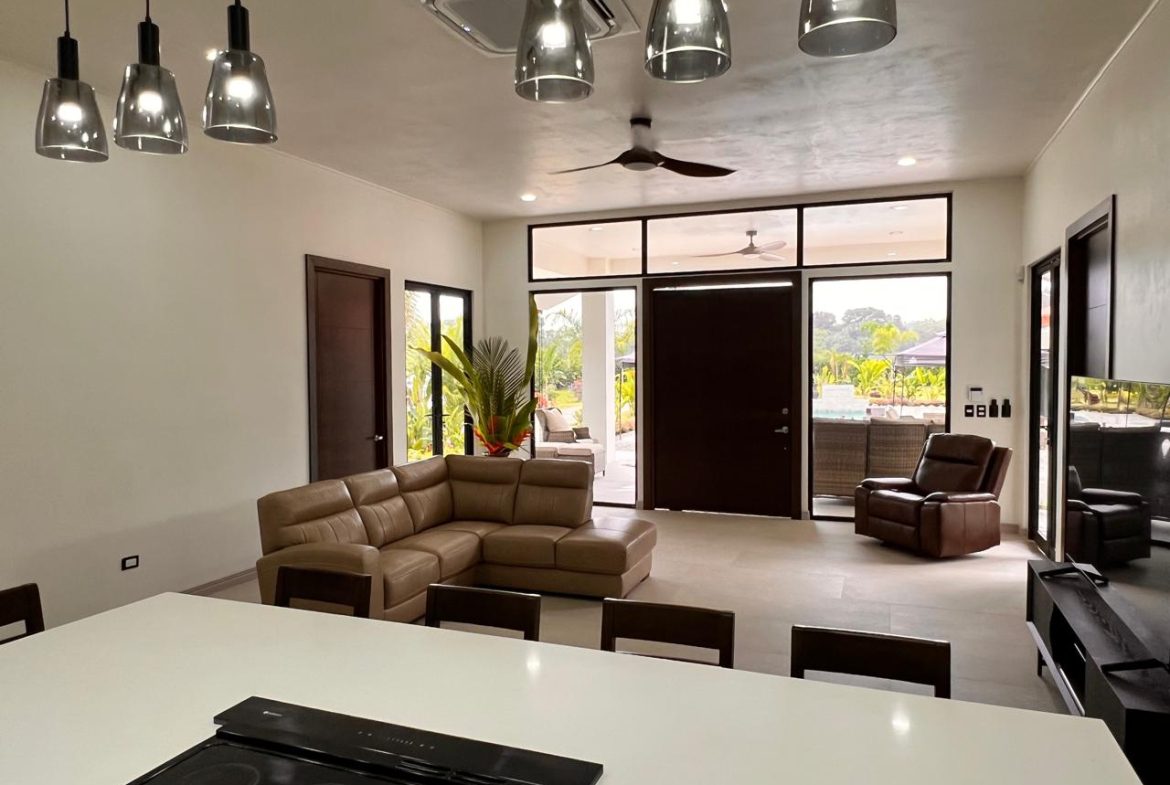 LANDSCAPE PROPERTY WITH POOL AND GUEST HOUSE CASA BLANCA, IN MATAPALO – 1.23 ACRES