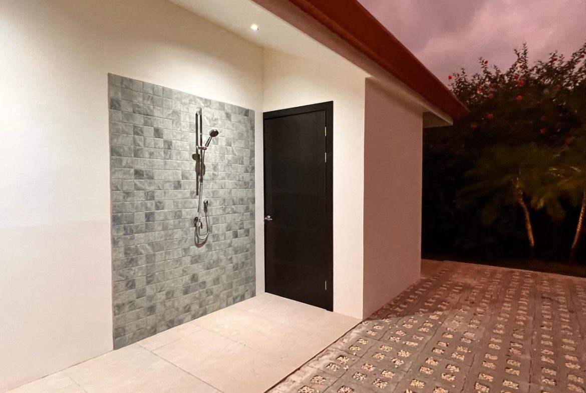 LANDSCAPE PROPERTY WITH POOL AND GUEST HOUSE CASA BLANCA, IN MATAPALO – 1.23 ACRES