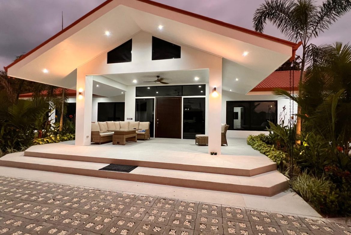LANDSCAPE PROPERTY WITH POOL AND GUEST HOUSE CASA BLANCA, IN MATAPALO – 1.23 ACRES, Uvita, Costa Rica — photo 3