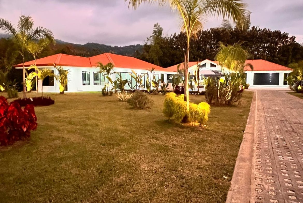 LANDSCAPE PROPERTY WITH POOL AND GUEST HOUSE CASA BLANCA, IN MATAPALO – 1.23 ACRES, Uvita, Costa Rica — photo 4