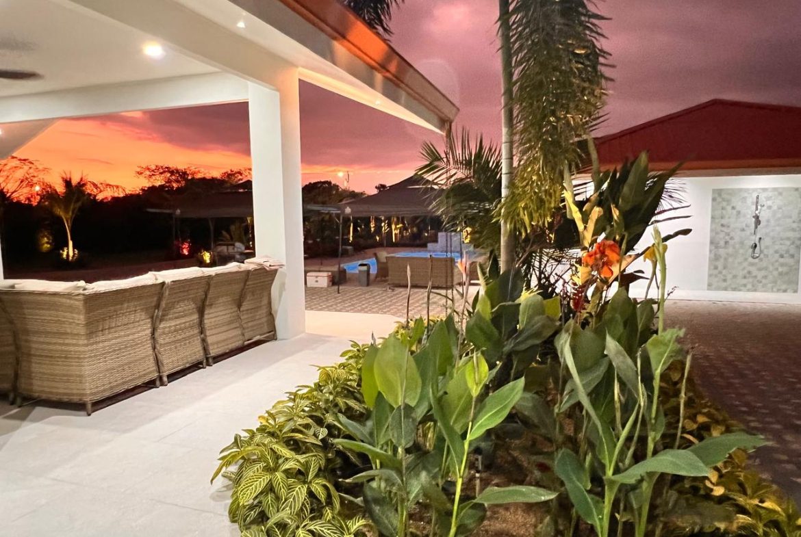 LANDSCAPE PROPERTY WITH POOL AND GUEST HOUSE CASA BLANCA, IN MATAPALO – 1.23 ACRES