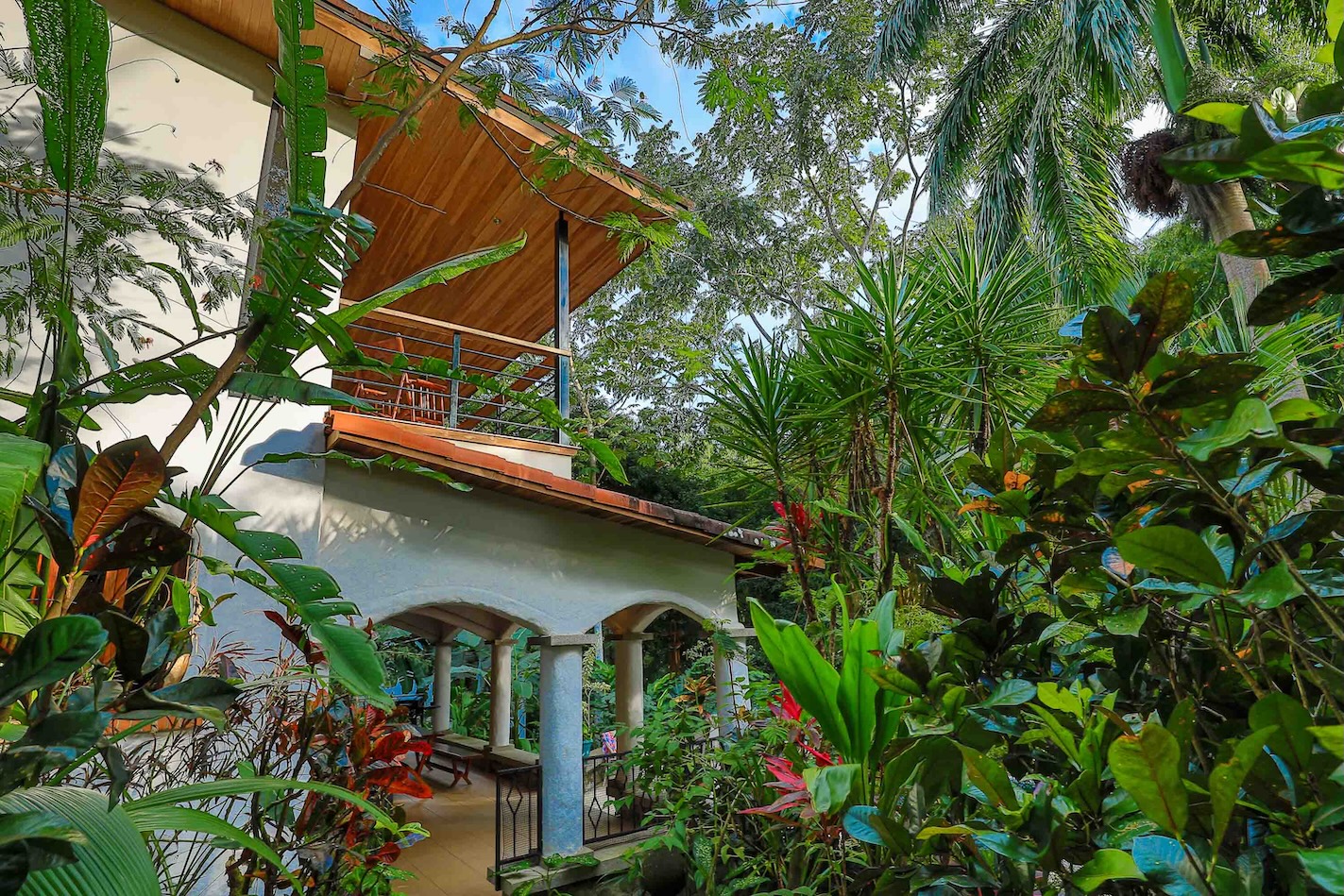 approach to main house