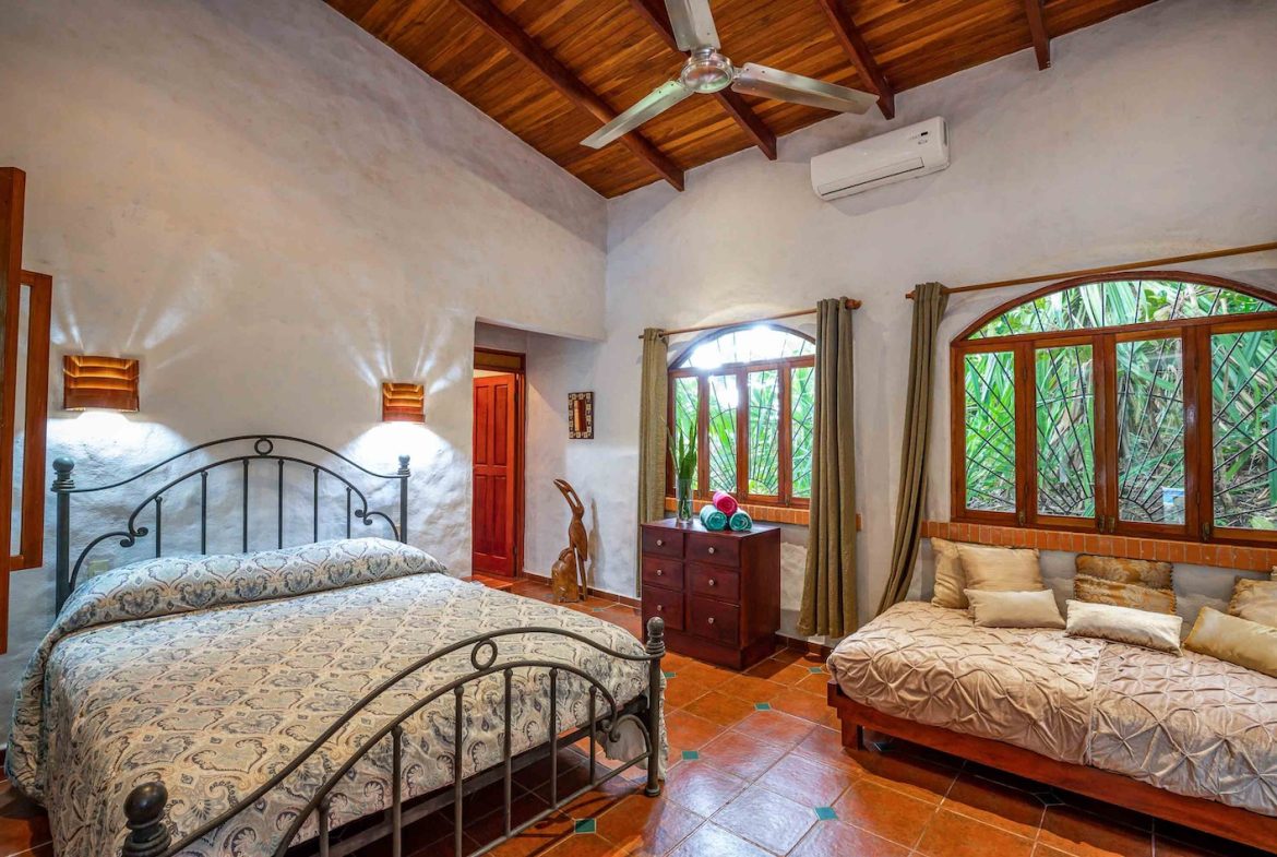 JUNGLE PROPERTY WITH THREE BEDROOM HOME AND POOL, IN CERRO QUEPOS – 0.28 ACRES, Uvita, Costa Rica — photo 4